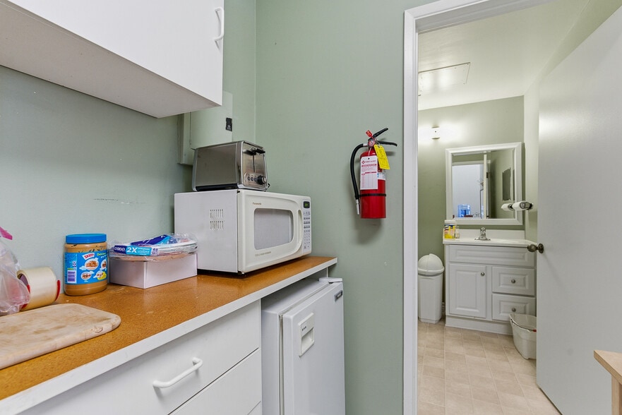 More Photos Of 2943-2947 Foothill Blvd, La Crescenta Medical For Lease