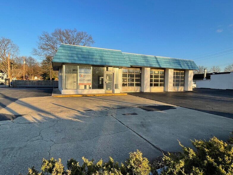 Primary Photo Of 4024 Plainville Rd, Cincinnati Auto Repair For Lease