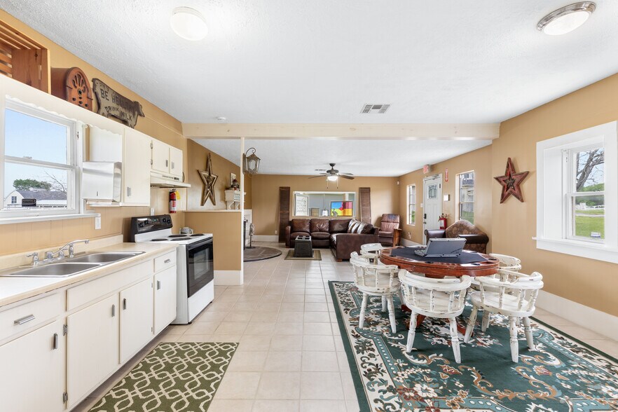 More Photos Of 53447 Highway 290, Hempstead Specialty For Sale