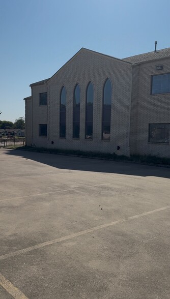 Primary Photo Of 2700 South Fwy, Fort Worth Religious Facility For Lease