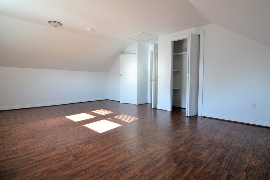 More Photos Of 460 E Main Rd, Middletown Medical For Sale