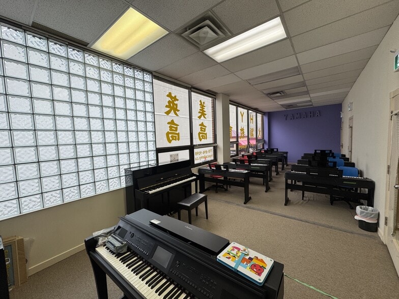 More Photos Of 4140 No 3 Rd, Richmond Storefront For Lease