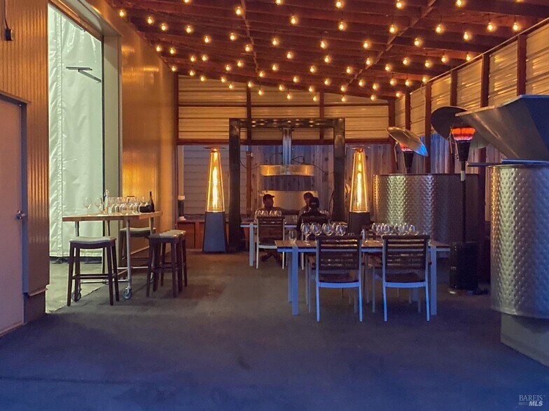 More Photos Of 870 Gravenstein Hwy, Sebastopol Freestanding For Sale