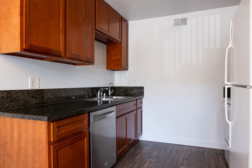 More Photos Of 3831-3835 Annadale Ln, Sacramento Apartments For Sale