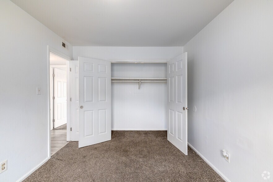 More Photos Of 2607 Cedarhurst Dr, Charlotte Apartments For Sale