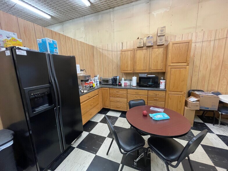 More Photos Of 7757 Lawrence, Norridge Department Store For Lease