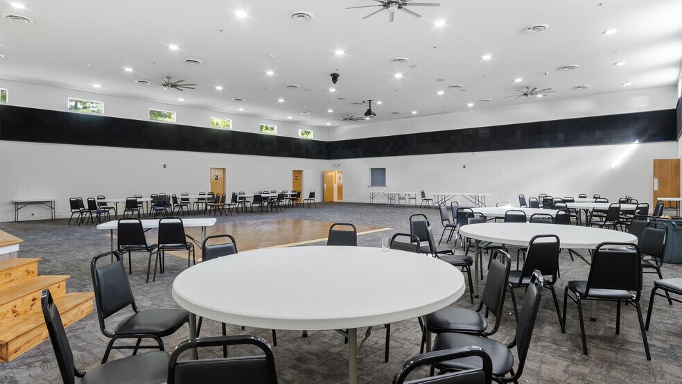 More Photos Of 235 N Mosby Ave, Littleton Restaurant For Sale