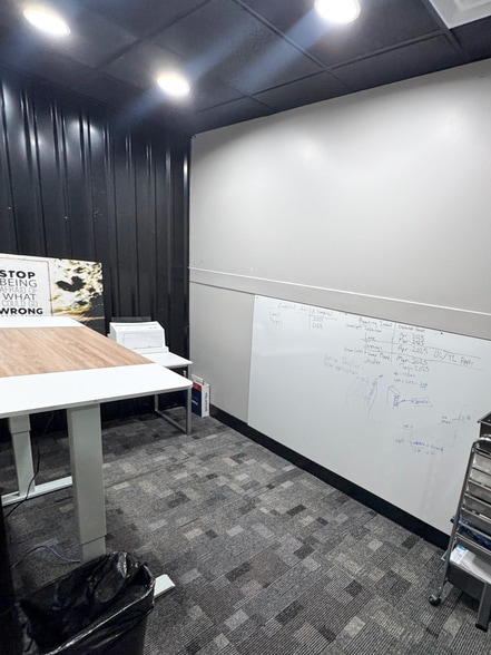 More Photos Of 5770 E Skelly Dr, Tulsa Office For Lease