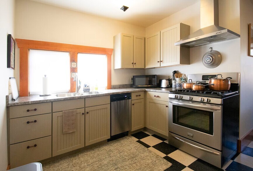 More Photos Of 102 Holly St, Colorado Springs Apartments For Sale