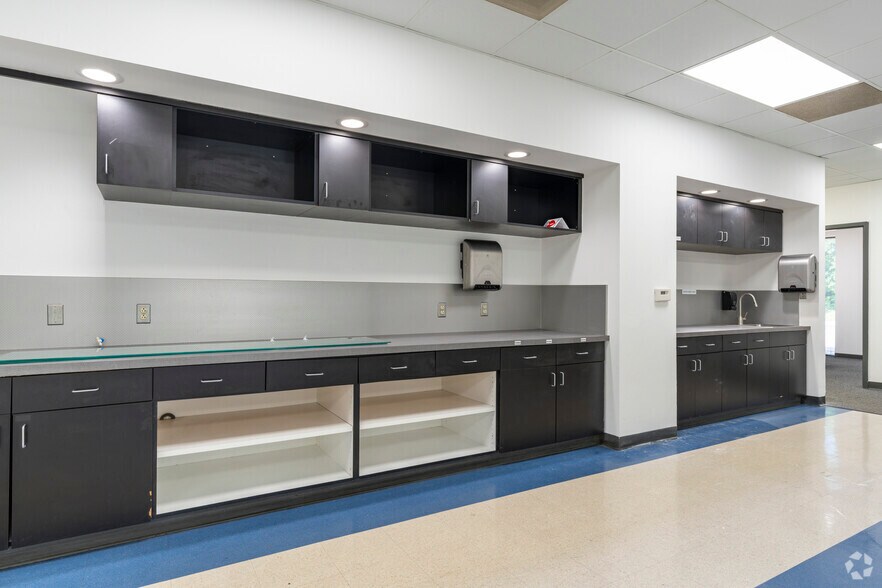 More Photos Of 1100 Eisenhower Pl, Ann Arbor Research And Development For Sale