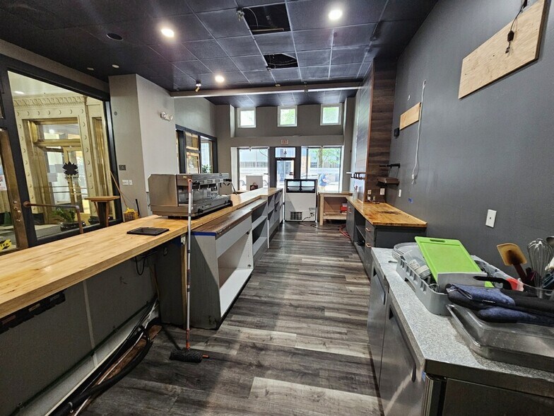 More Photos Of 10 Park Pl S, Atlanta Office For Sale