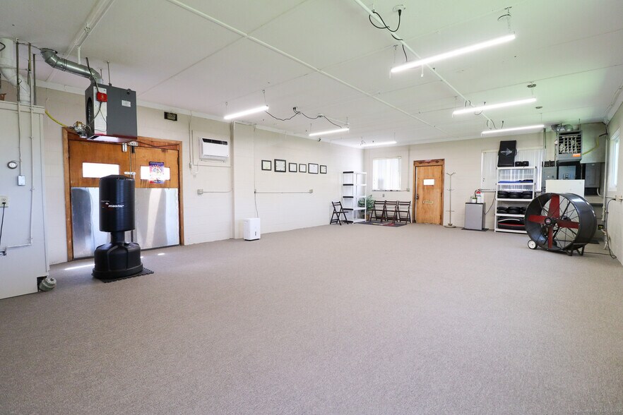 More Photos Of 50 Saint Johns St, Middletown Freestanding For Sale