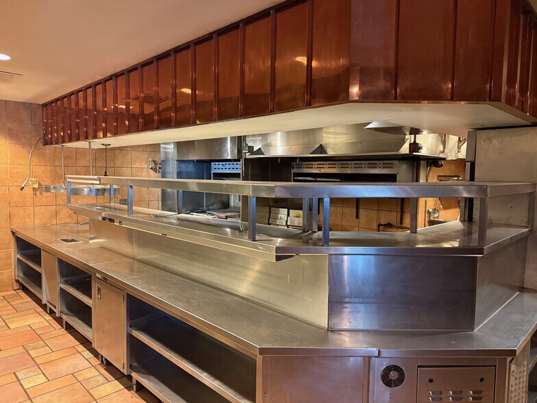 More Photos Of 5001 Town Center Dr, Leawood Restaurant For Sale