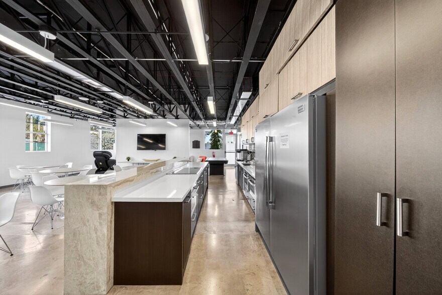 More Photos Of 7630 Biscayne Blvd, Miami Office For Lease