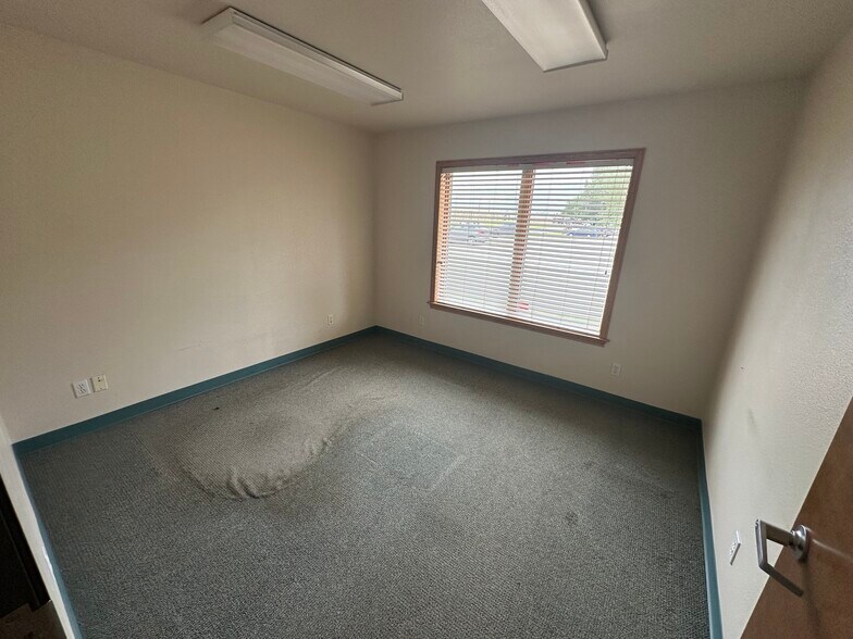 More Photos Of 1156 N Bonnie Brae St, Denton Medical For Lease