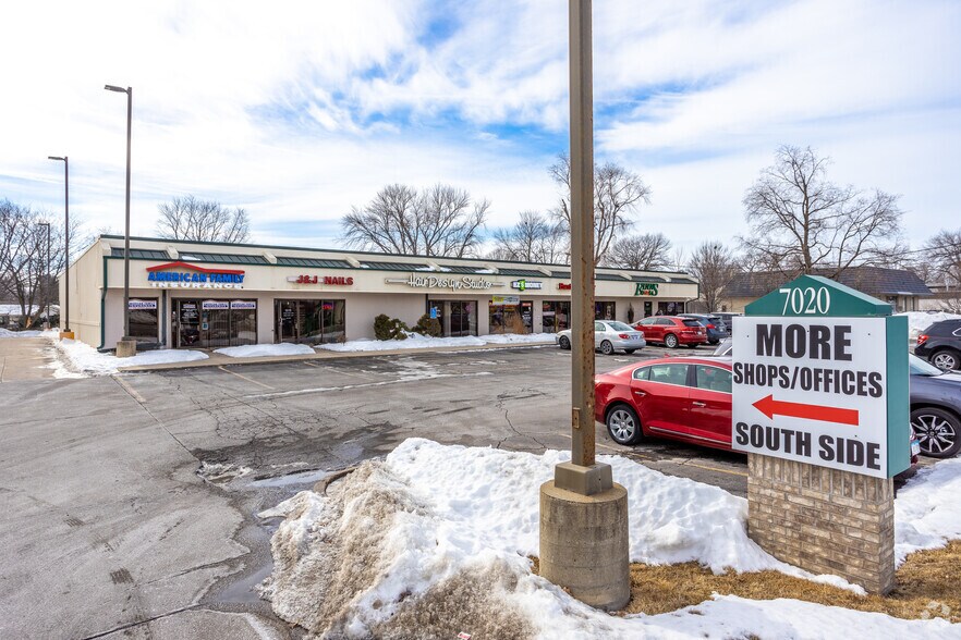 More Photos Of 7020 Douglas Ave, Urbandale Storefront For Sale