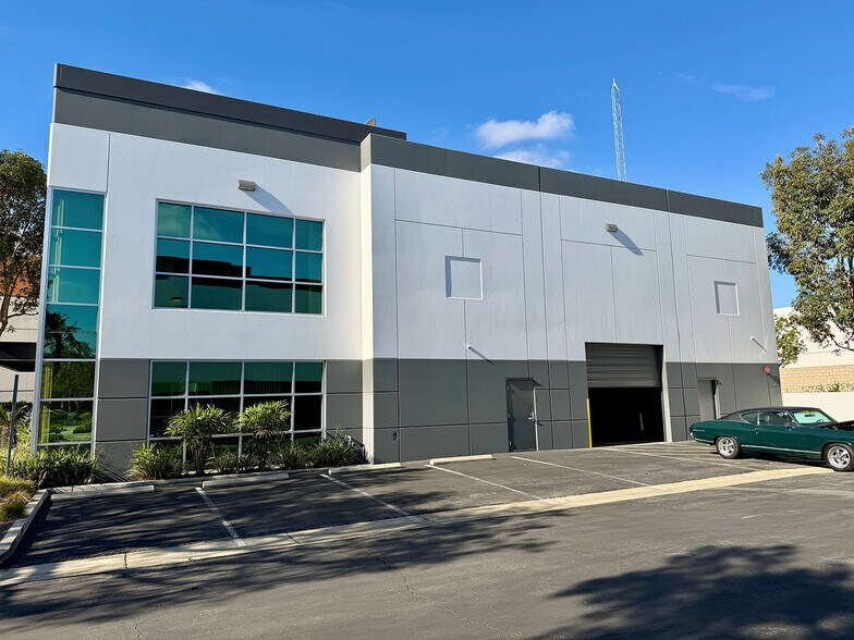 More Photos Of 15151 Woodlawn Ave, Tustin Research And Development For Lease