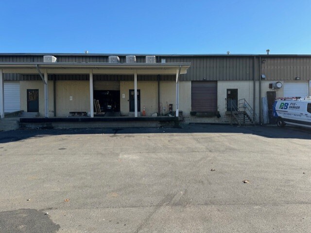 More Photos Of 3250-3268 Ruckriegel Pky, Louisville Light Manufacturing For Lease