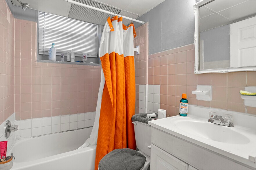 More Photos Of 1205 Garfield Ave, Lincoln Park Apartments For Sale