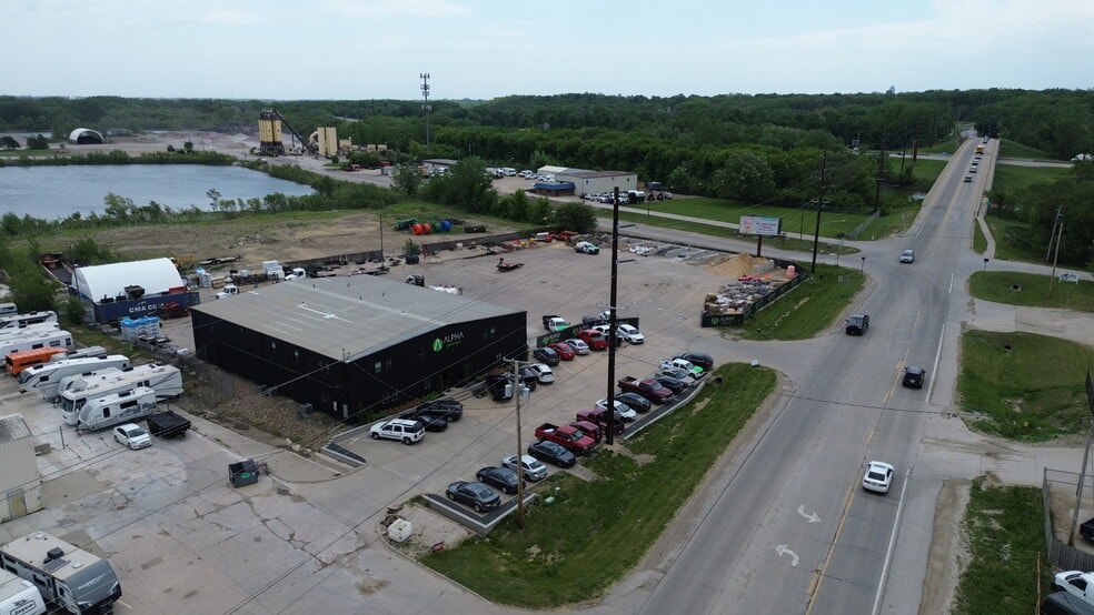 More Photos Of 5145 NW Beaver Dr, Johnston Warehouse For Lease