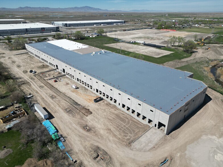 More Photos Of 2760 N 2200 W, Salt Lake City Distribution For Lease
