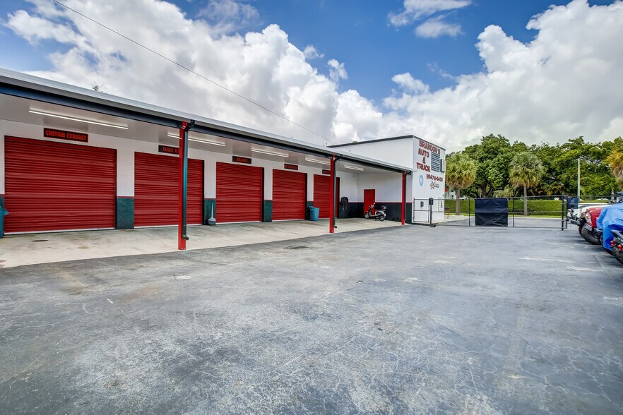 More Photos Of 530 S Dixie Hwy W, Pompano Beach Auto Repair For Sale