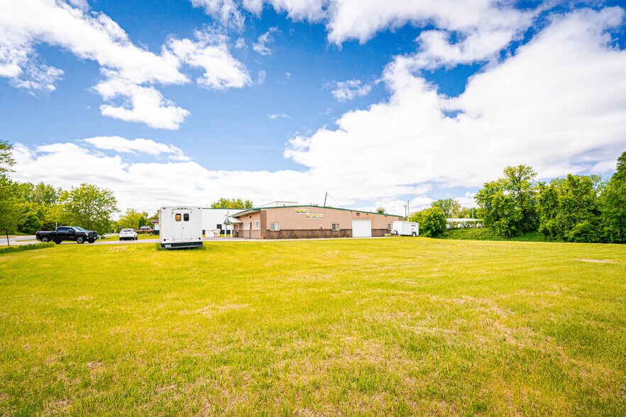 More Photos Of 2750 Millard Ave, Hastings Warehouse For Lease