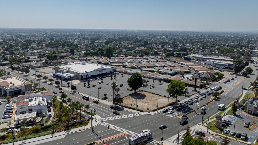 More Photos Of 11750 Whittier Blvd, Whittier Supermarket For Sale