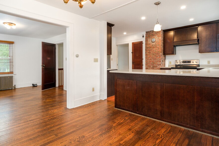 More Photos Of 265 Main St, Delhi Garden Center For Sale