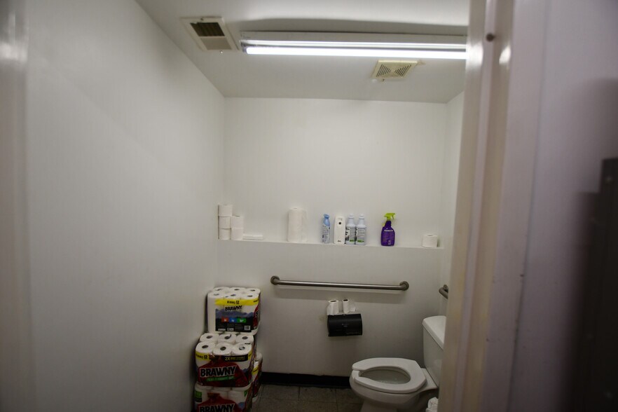 More Photos Of 1016 Winchester Rd, Irvine Freestanding For Lease