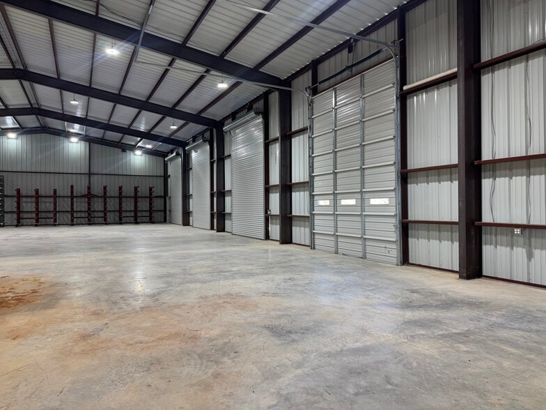 More Photos Of 10105 US-67, Alvarado Warehouse For Lease