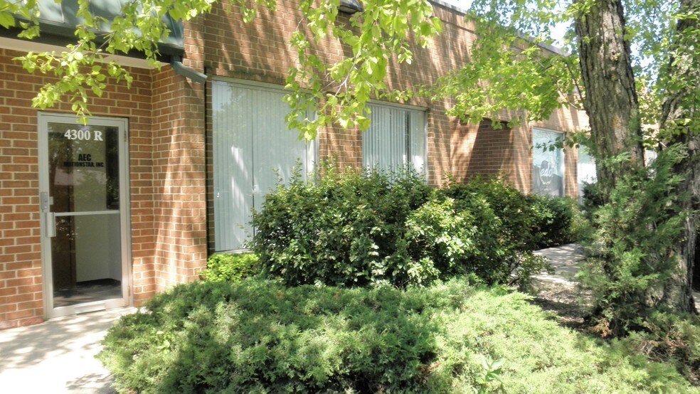More Photos Of 4300 Lincoln Ave, Rolling Meadows Showroom For Sale