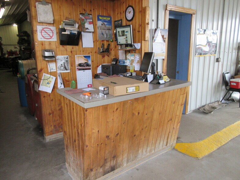 More Photos Of 526 S Phillips St, Algona Auto Repair For Sale