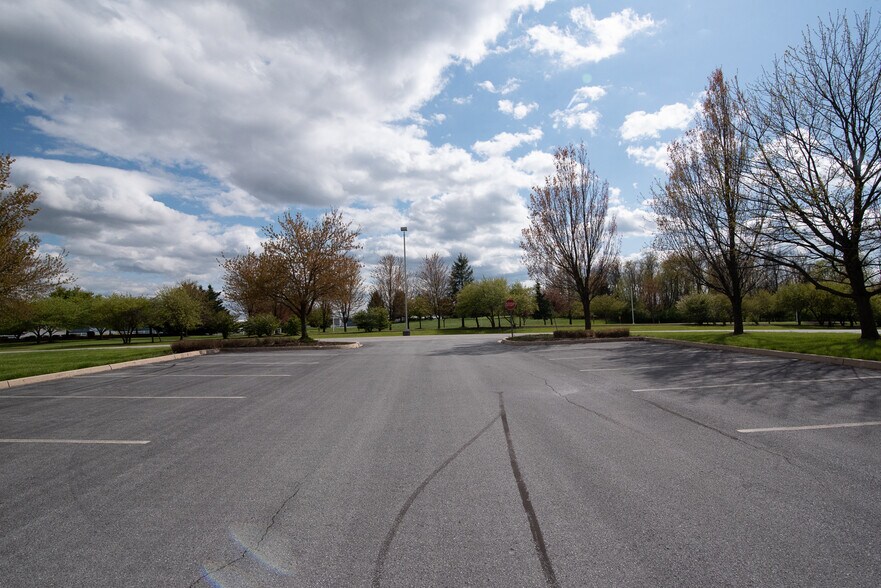 More Photos Of 14700 Citicorp Dr, Hagerstown Office For Sale