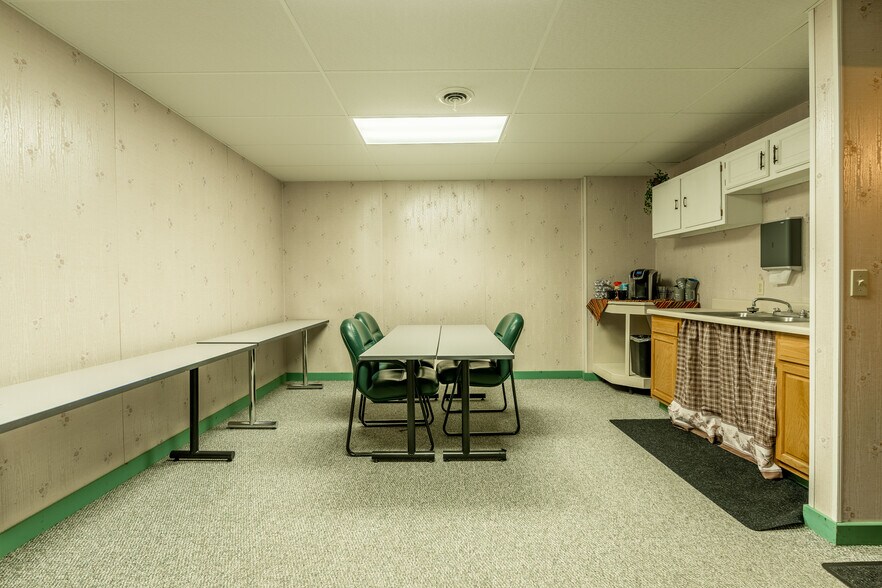 More Photos Of 140 W Main St, Winneconne Loft Creative Space For Lease