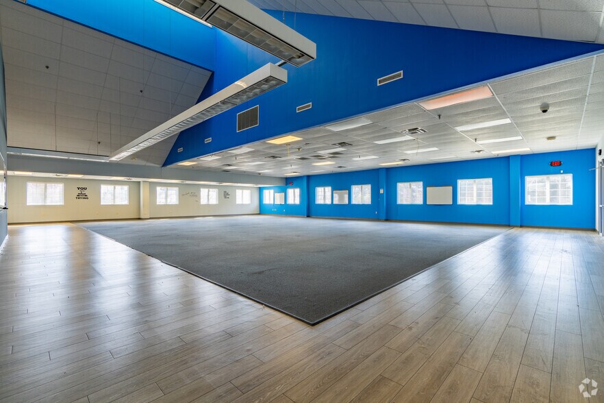 More Photos Of 3839 Forest Hill Irene Rd, Memphis Office For Lease