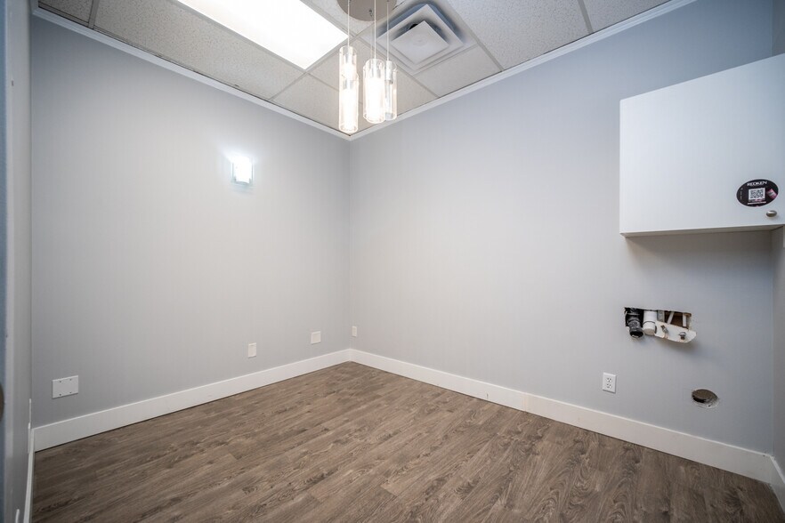 More Photos Of 33103 1st Ave, Mission Office For Lease