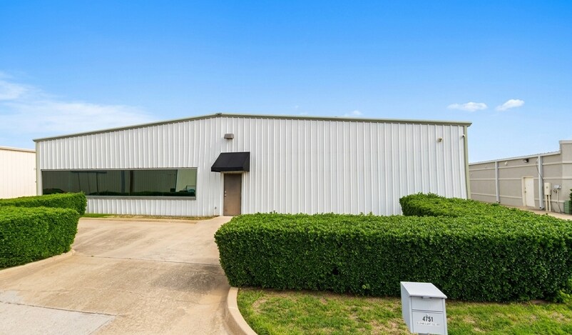 More Photos Of 4750 Ratliff Ln, Addison Warehouse For Lease