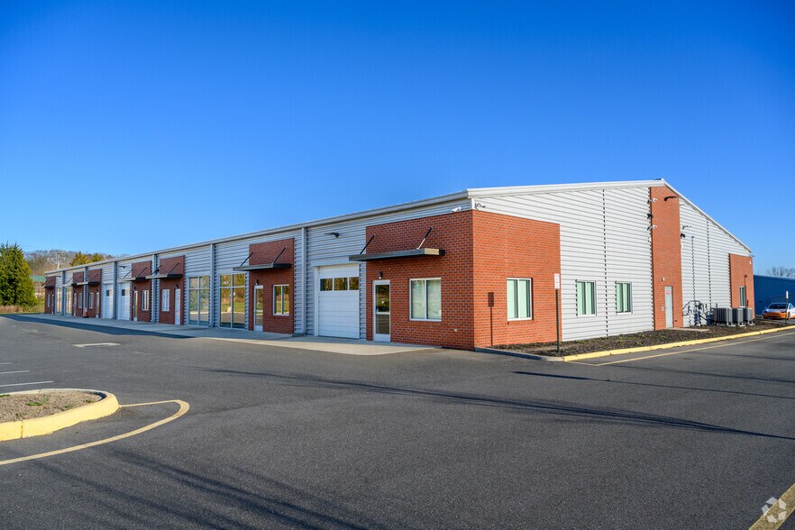 Primary Photo Of 25 Centreport Pky, Stafford Light Distribution For Lease