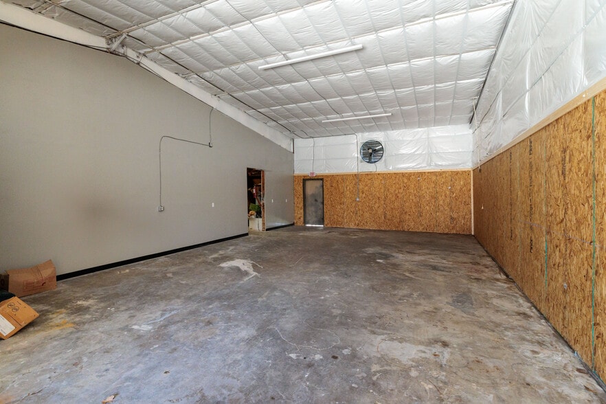 More Photos Of 4404-4412 Glenview Dr, Haltom City Warehouse For Lease