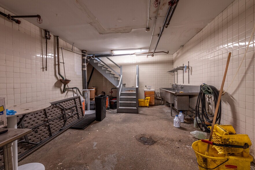 More Photos Of 112 Chestnut St, Philadelphia Storefront Retail Residential For Sale