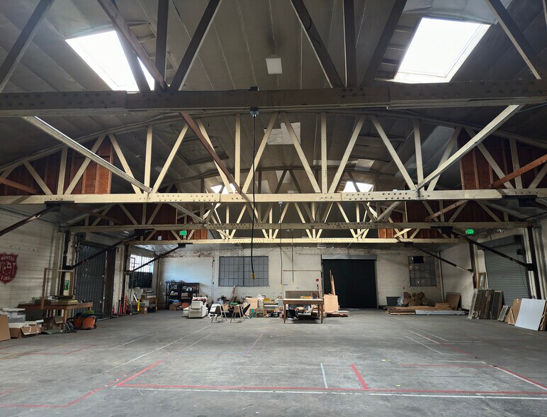 More Photos Of 725 Mateo St, Los Angeles Warehouse For Lease