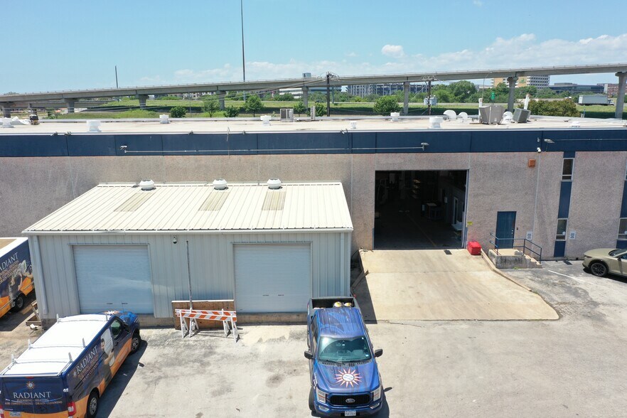 More Photos Of 901 Reinli St, Austin Showroom For Sale