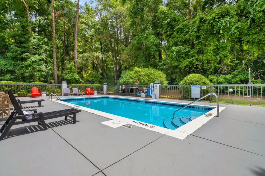 More Photos Of 1695 Capital Cir NW, Tallahassee Hotel For Sale