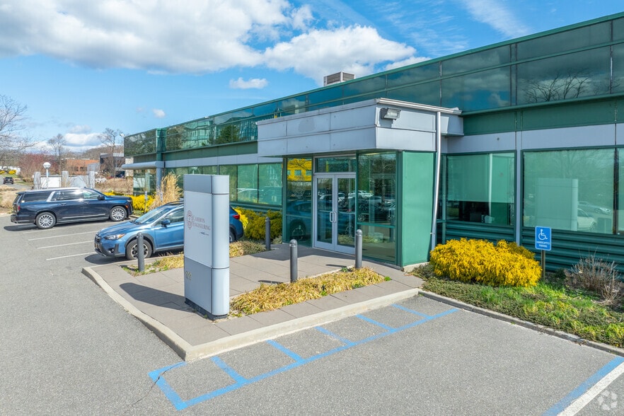 More Photos Of 177-199 Crossways Park Dr, Woodbury Office For Lease