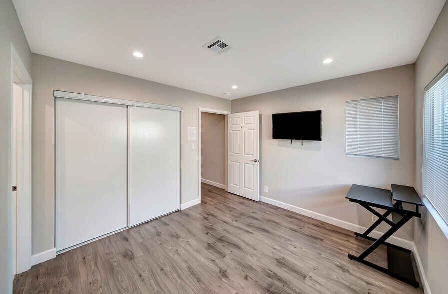 More Photos Of 6856 Hesperia Ave, Reseda Assisted Living For Sale