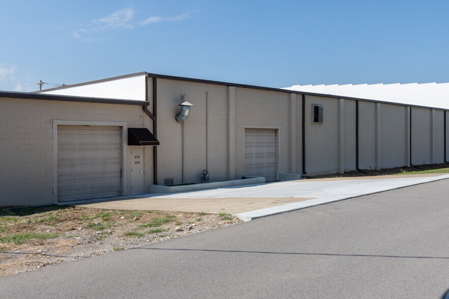 More Photos Of 216 Hartmann Dr, Lebanon Distribution For Lease