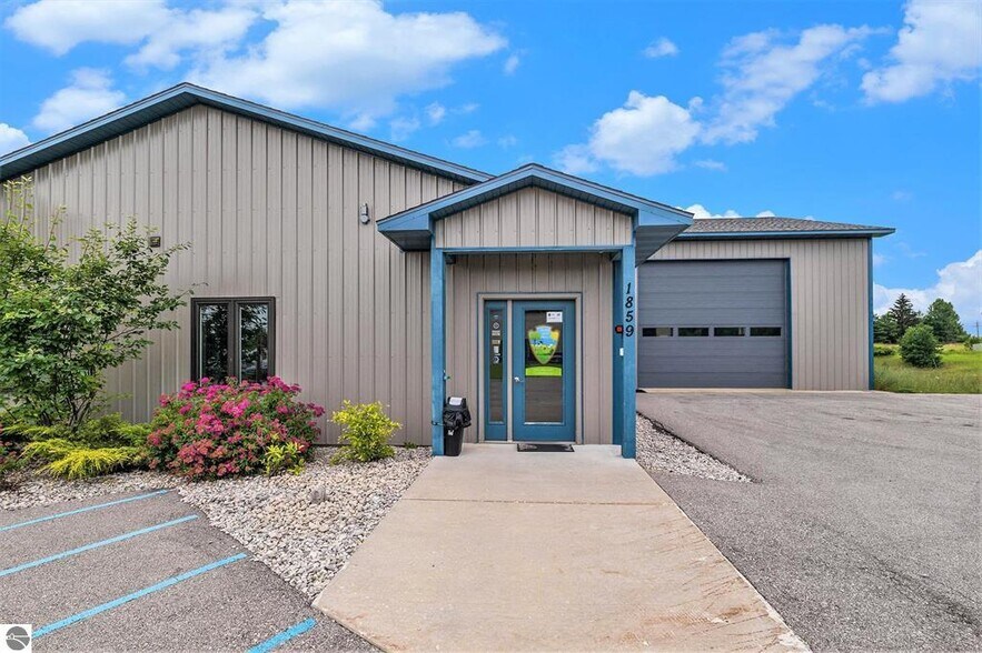 More Photos Of 1859 Southpeak Dr, Traverse City Service For Sale