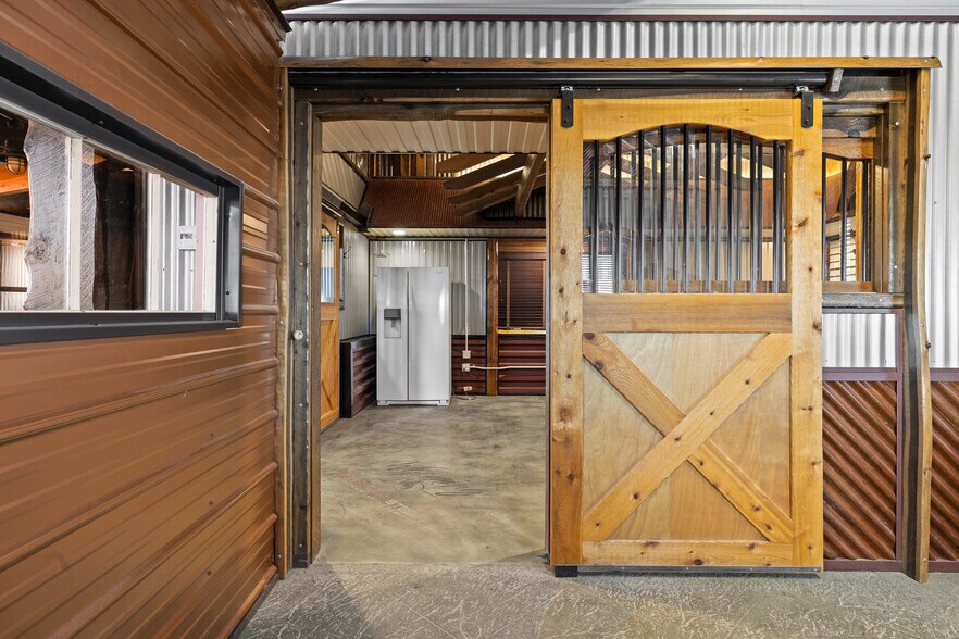 More Photos Of 6797 E Wildcat Rd, Evansville Warehouse For Sale