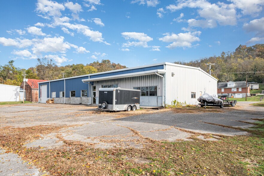 More Photos Of 330 N Front St, Ripley Flex For Sale